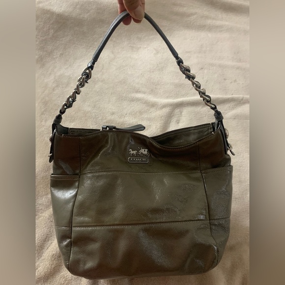 Coach Handbags - Coach Olive 🫒 Green Hobo patent Leather size medium
